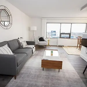 21st-floor-two-bedroom-downtown-unit-free-parking.winnipeg-hotels.net/