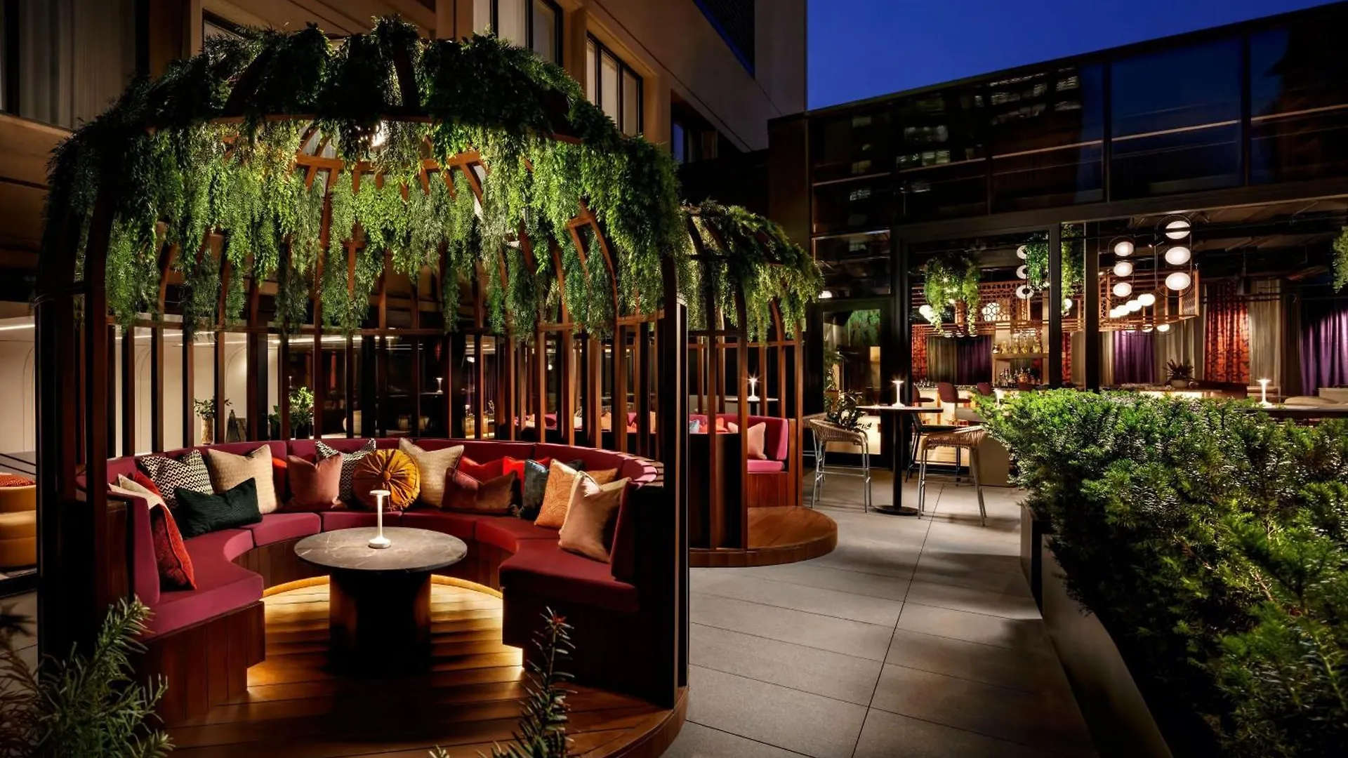 Hotel W Toronto 4*,